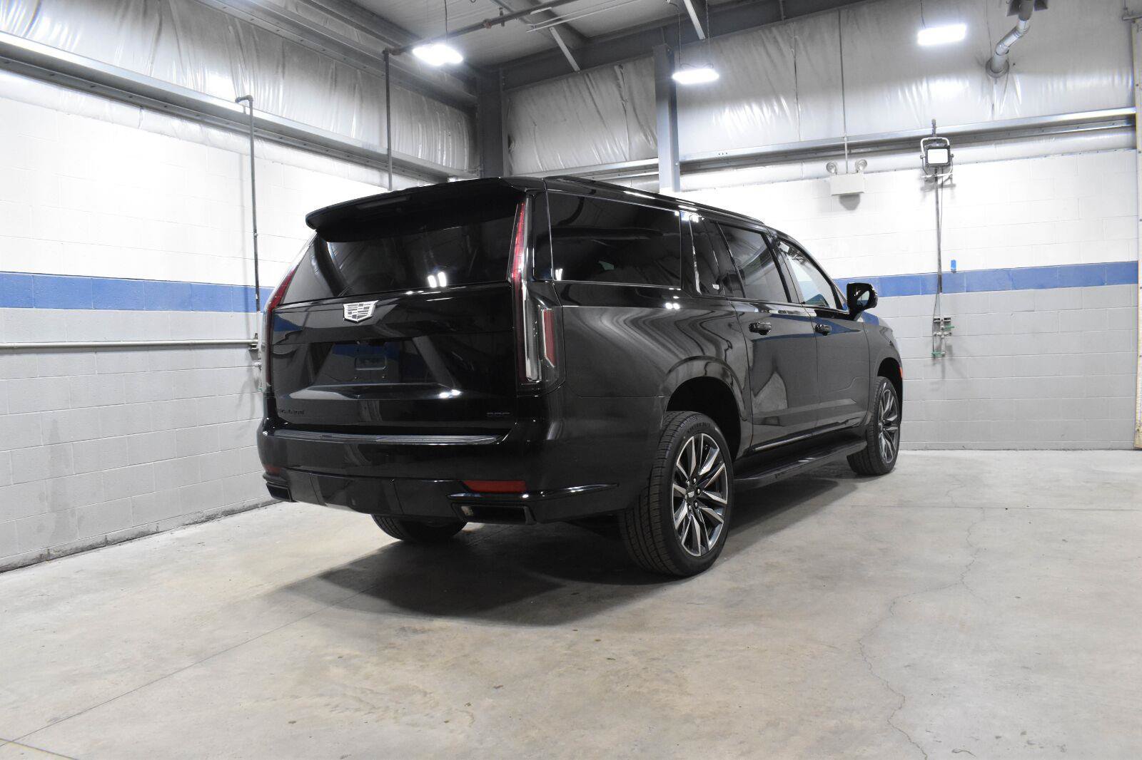 Used 2022 Cadillac Escalade ESV Sport w/ Touring Package AWD/4WD image 27