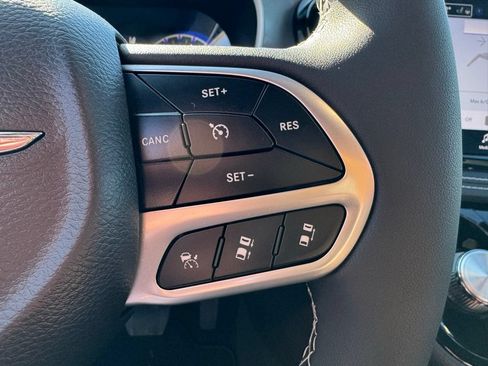 Used 2026 Chrysler Pacifica Select FWD image 28