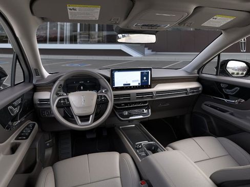 New 2024 Lincoln Corsair Grand Touring image 9