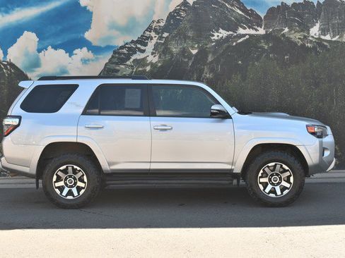 Used 2024 Toyota 4Runner TRD Off-Road Premium AWD/4WD image 2