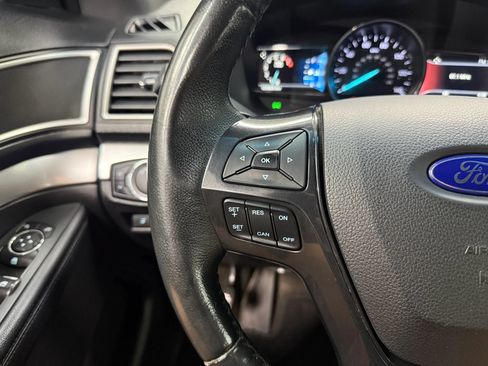 Used 2017 Ford Explorer XLT w/ Equipment Group 202A AWD/4WD image 34