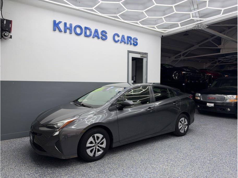 Used 2018 Toyota Prius Three FWD image 2
