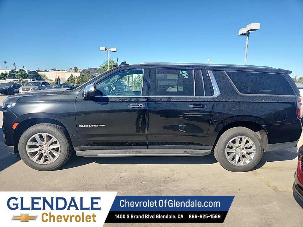 Used 2023 Chevrolet Suburban Premier RWD image 3