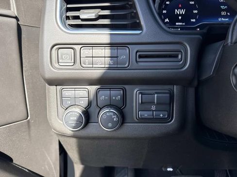 Used 2022 Chevrolet Tahoe Z71 w/ Off-Road Capability Package image 31