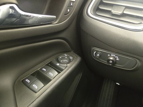 Certified 2023 Chevrolet Equinox LT FWD image 28