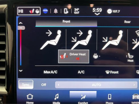 Used 2024 Chrysler Pacifica Touring-L image 28