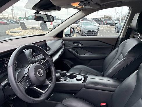 Used 2022 Nissan Rogue SV w/ SV Premium Package image 26