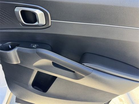 Used 2022 Kia Sorento S w/ Panoramic Sunroof Package image 11