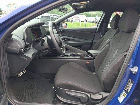 Used 2025 Hyundai Elantra Sport FWD image 14