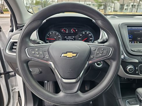 Used 2023 Chevrolet Equinox LS image 5