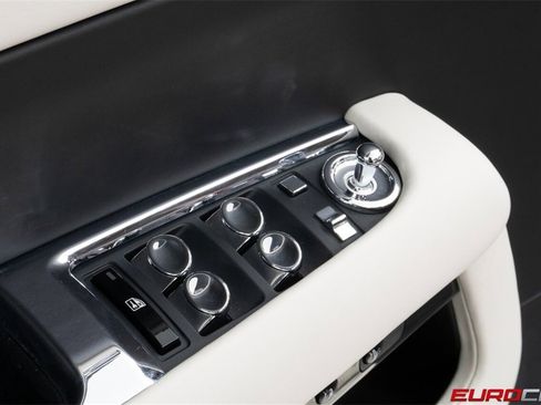 Used 2018 Rolls-Royce Dawn image 26