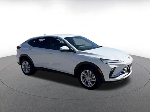 Used 2025 Buick Envista Preferred image 2