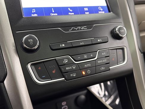 Used 2019 Ford Fusion SEL image 19