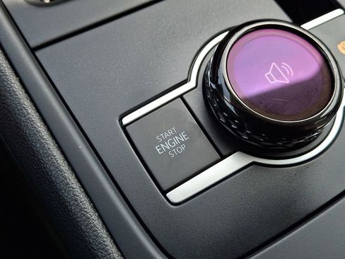 Certified 2025 Volkswagen Tiguan SE AWD/4WD image 21