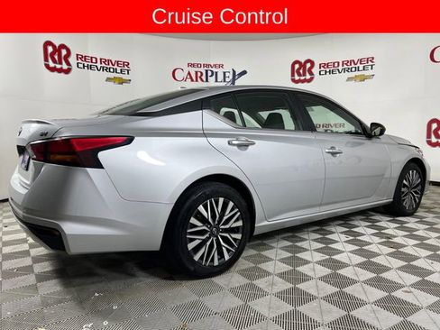 Used 2024 Nissan Altima 2.5 SV image 8