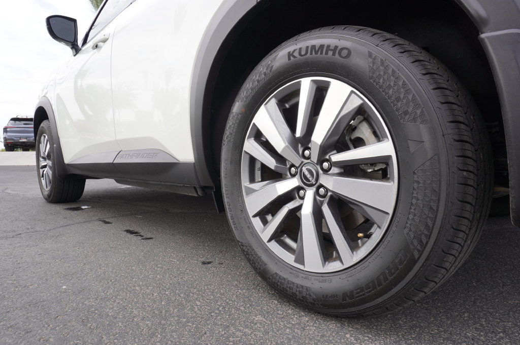 Certified 2024 Nissan Pathfinder SL FWD image 6