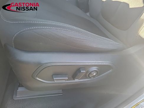 Used 2023 Jeep Grand Cherokee L Laredo image 31