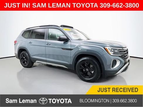 Used 2024 Volkswagen Atlas Peak Edition SEL AWD/4WD image 1