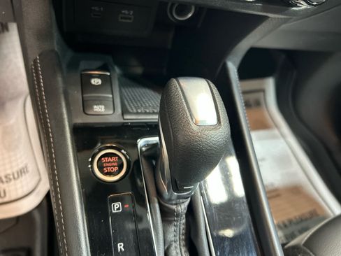 Used 2023 Nissan Kicks SR w/ SR Premium Package FWD image 8