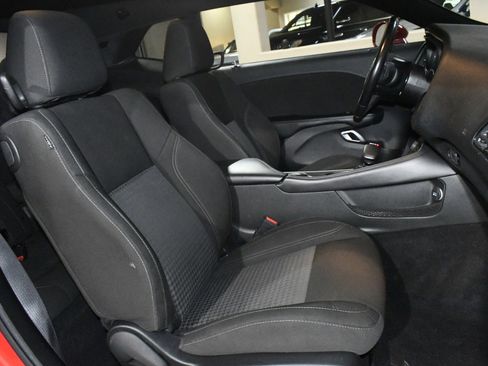 Used 2020 Dodge Challenger SXT image 8