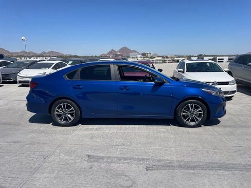 Used 2023 Kia Forte LXS w/ LXS Technology Package FWD image 3