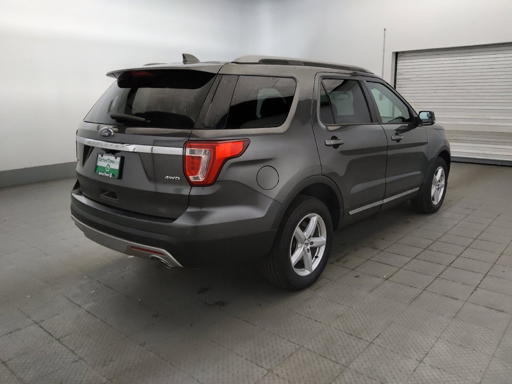 Used 2017 Ford Explorer XLT AWD/4WD image 9