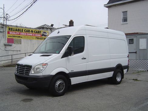 Used 2013 Freightliner Sprinter 3500 RWD image 1