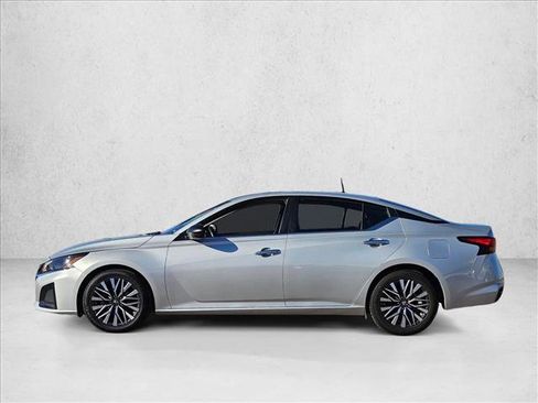 Used 2024 Nissan Altima 2.5 SV image 7