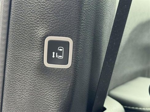 New 2026 Chrysler Pacifica Select image 35