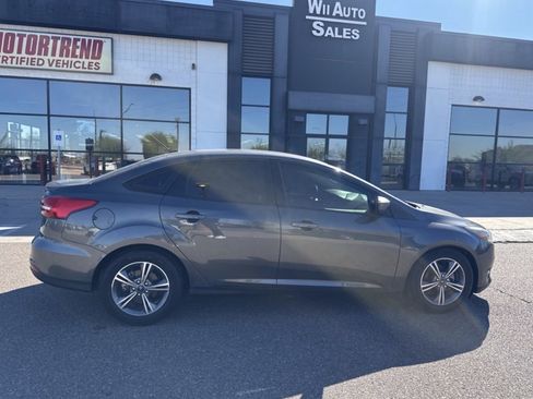 Used 2018 Ford Focus SE w/ SE Appearance Package image 4