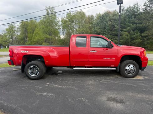Used 2011 GMC Sierra 3500 SLE w/ SLE Preferred Package AWD/4WD image 4