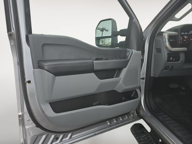 Used 2023 Ford F350 XLT AWD/4WD image 10