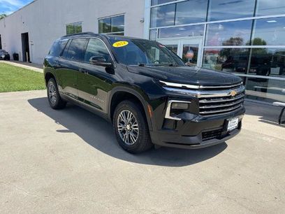 Used 2024 Chevrolet Traverse LT