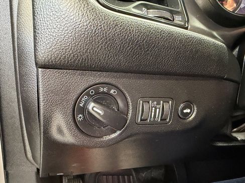 Used 2019 Dodge Challenger SXT image 20