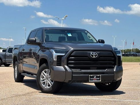 Used 2022 Toyota Tundra SR5 AWD/4WD image 28