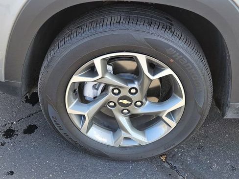 Used 2025 Chevrolet Trax LT image 9