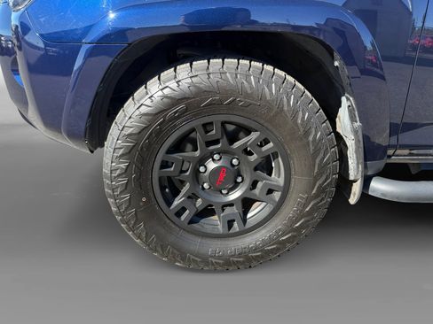 Used 2022 Toyota 4Runner SR5 Premium image 9