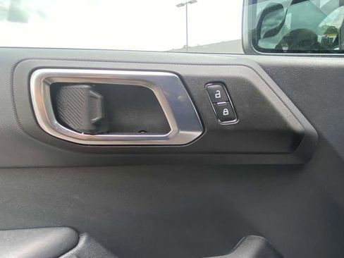 New 2025 Ford Bronco 4-Door image 9