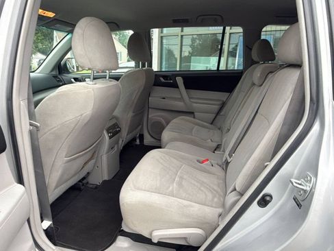Used 2013 Toyota Highlander Plus AWD/4WD image 14
