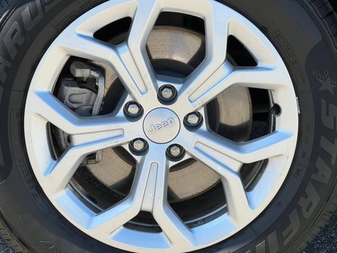 Used 2024 Jeep Compass Latitude AWD/4WD image 7