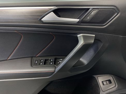 Used 2024 Volkswagen Tiguan SE image 12