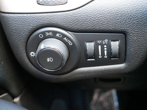 Used 2017 Jeep Cherokee Limited w/ Trailer Tow Group image 26