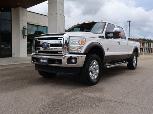 Used 2015 Ford F250 Lariat w/ Lariat Ultimate Package AWD/4WD image 3