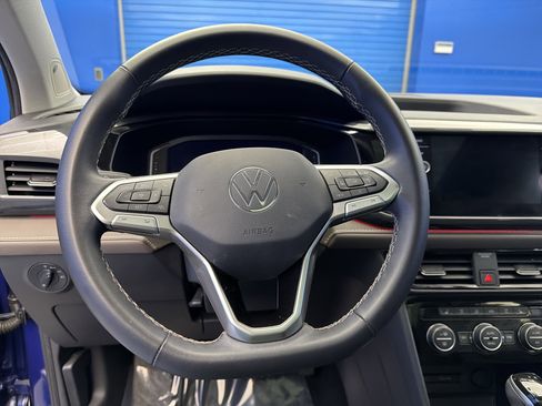 Used 2022 Volkswagen Taos SEL image 14