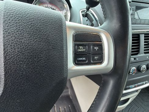 Used 2015 Dodge Grand Caravan American Value Package w/ UConnect Hands-Free Group FWD image 28