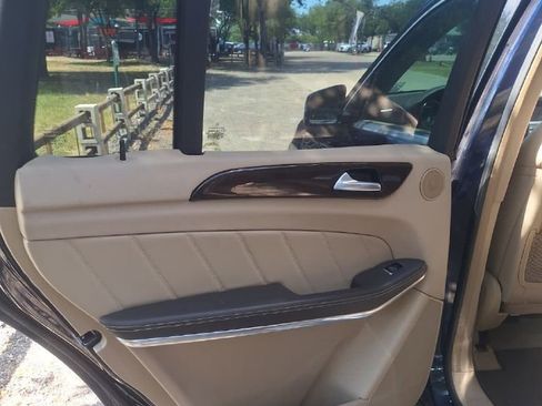 Used 2013 Mercedes-Benz GL 450 4MATIC image 3