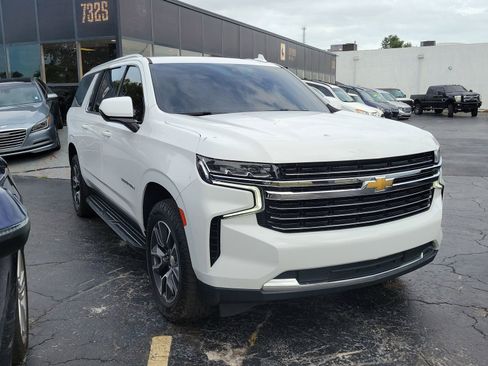 Used 2021 Chevrolet Suburban LT RWD image 3