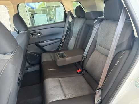 Used 2025 Nissan Rogue SV FWD image 10