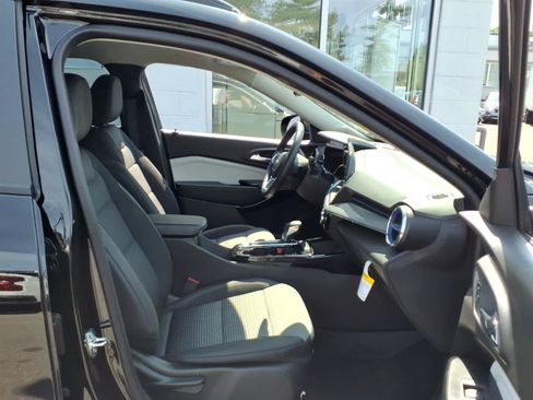 Used 2026 Chevrolet Trax LT w/ LT Convenience Package FWD image 20