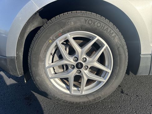 Used 2024 Ford Edge SEL image 10